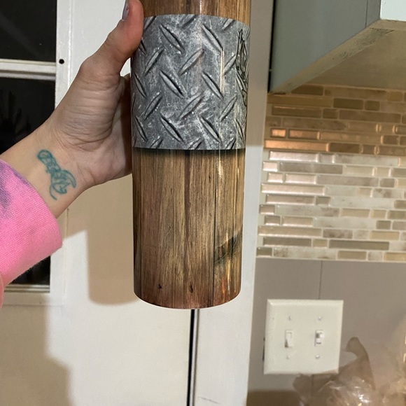 NIB DEER HUNTER WOODGRAIN W/Diamond plate strip through middle behind Camo deer - Picture 7 of 7